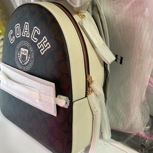 🔥Coach Jordyn Backpack In Signature Canvas With Varsity Motif - Picture 6 of 11